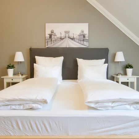 Standerd Apartment By Hi5 - Lovag Family Suites Будапеща Екстериор снимка