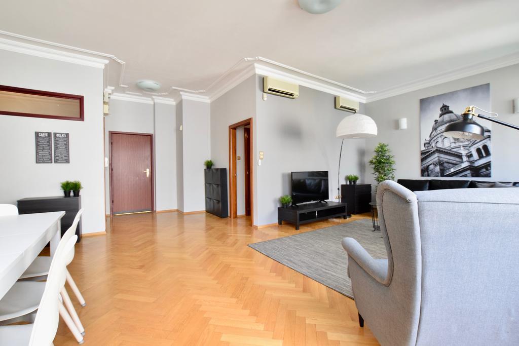 Standerd Apartment By Hi5 - Lovag Family Suites Будапеща Екстериор снимка