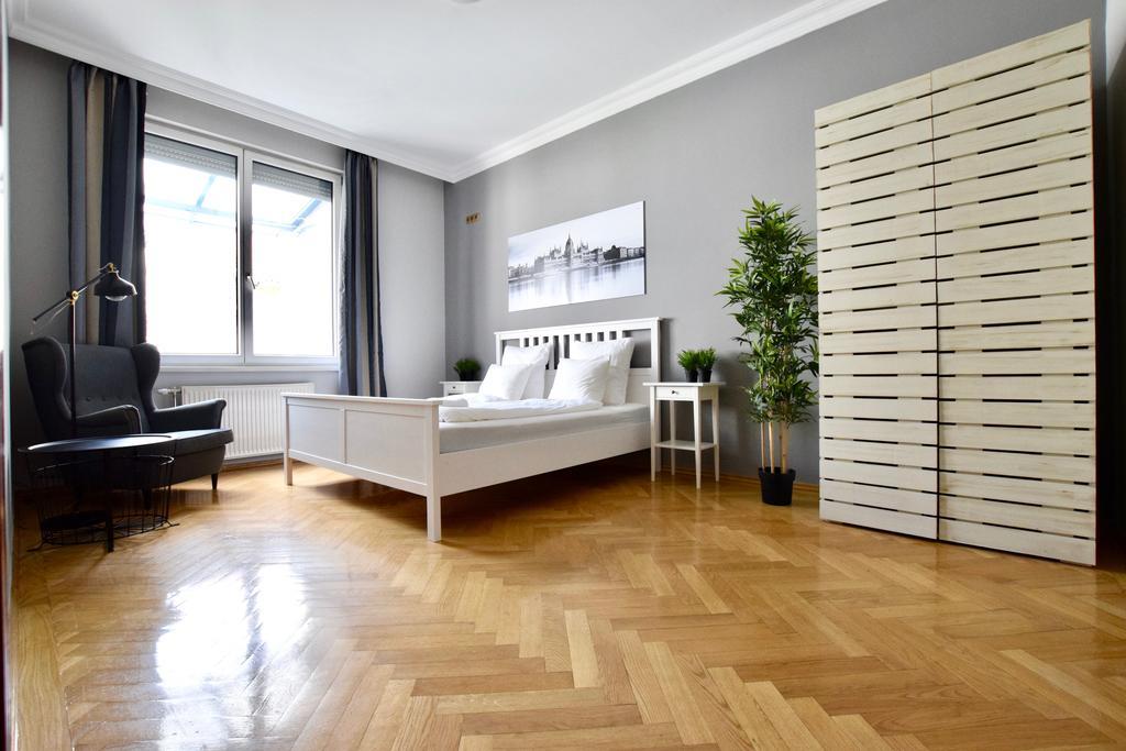 Standerd Apartment By Hi5 - Lovag Family Suites Будапеща Екстериор снимка