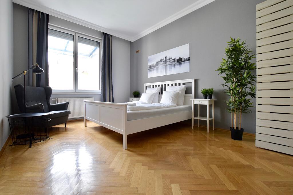 Standerd Apartment By Hi5 - Lovag Family Suites Будапеща Екстериор снимка