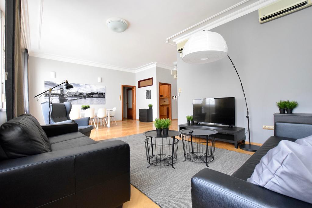 Standerd Apartment By Hi5 - Lovag Family Suites Будапеща Екстериор снимка