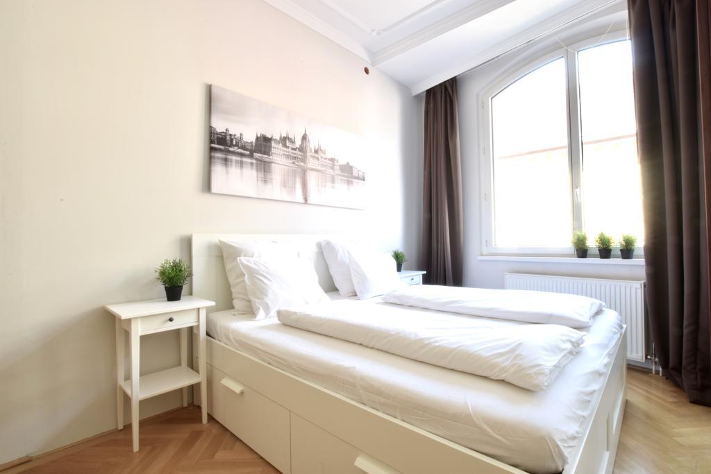 Standerd Apartment By Hi5 - Lovag Family Suites Будапеща Екстериор снимка