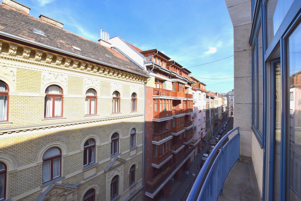 Standerd Apartment By Hi5 - Lovag Family Suites Будапеща Екстериор снимка