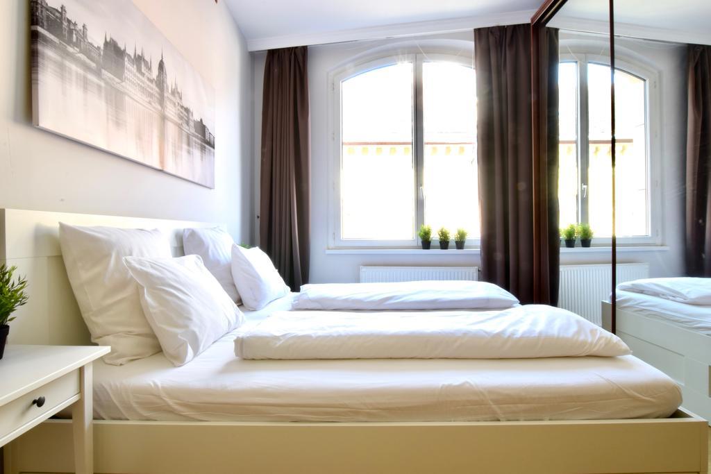 Standerd Apartment By Hi5 - Lovag Family Suites Будапеща Екстериор снимка