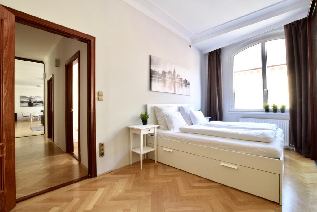 Standerd Apartment By Hi5 - Lovag Family Suites Будапеща Екстериор снимка