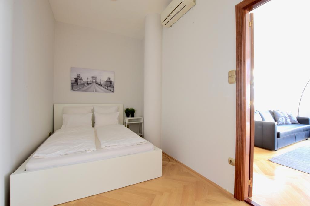 Standerd Apartment By Hi5 - Lovag Family Suites Будапеща Екстериор снимка