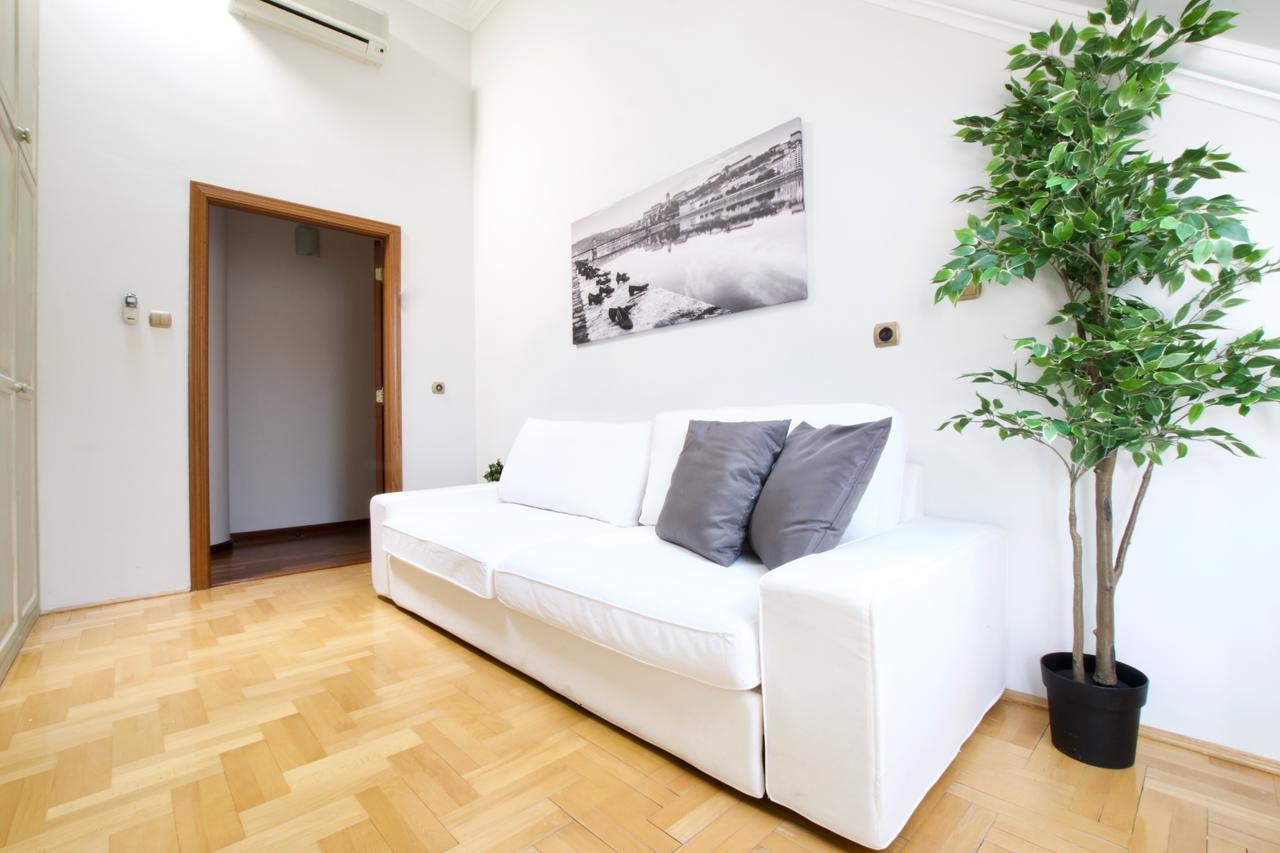 Standerd Apartment By Hi5 - Lovag Family Suites Будапеща Екстериор снимка